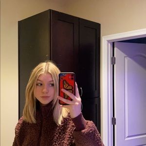 Meet your Posher, Brooke